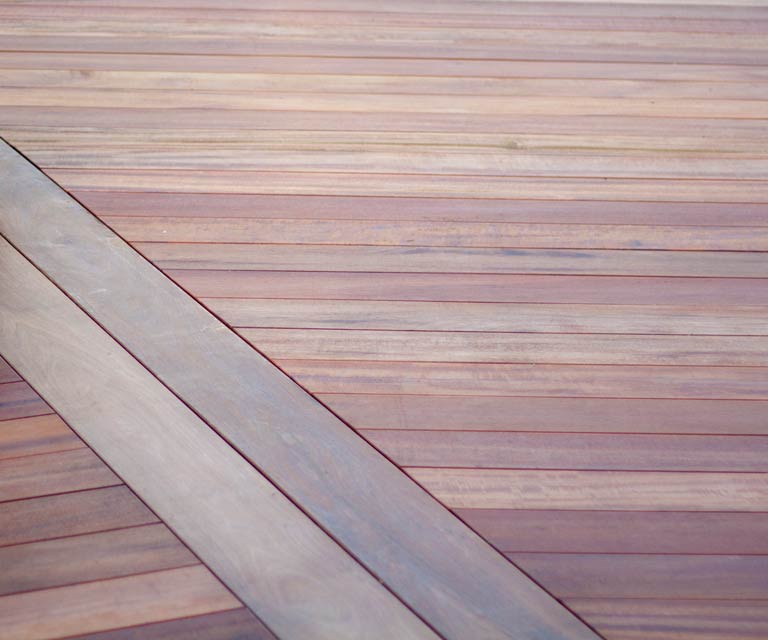 Sujetadores ocultos para terraza de madera sin imperfecciones